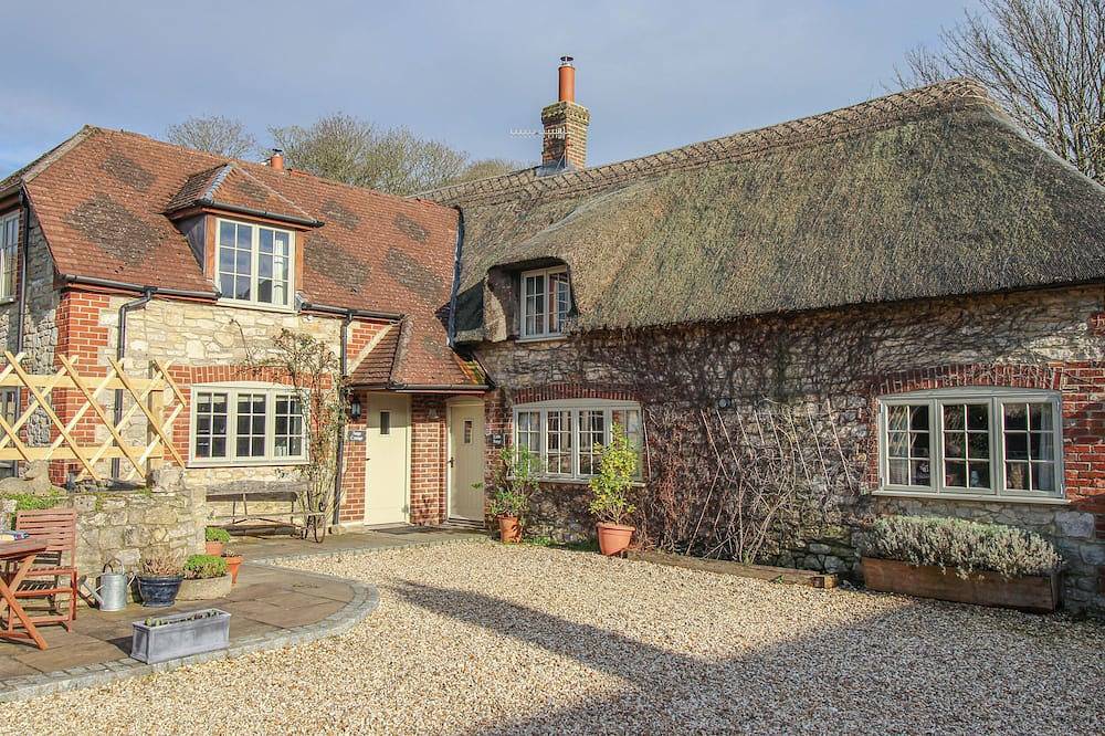 Little Forge, romantic, with open fire in West Lulworth in Lulworth Cove, Dorset