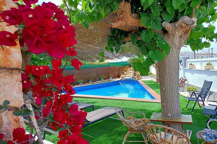 Villa für 8 Personen, mit Terrasse und Garten - 1