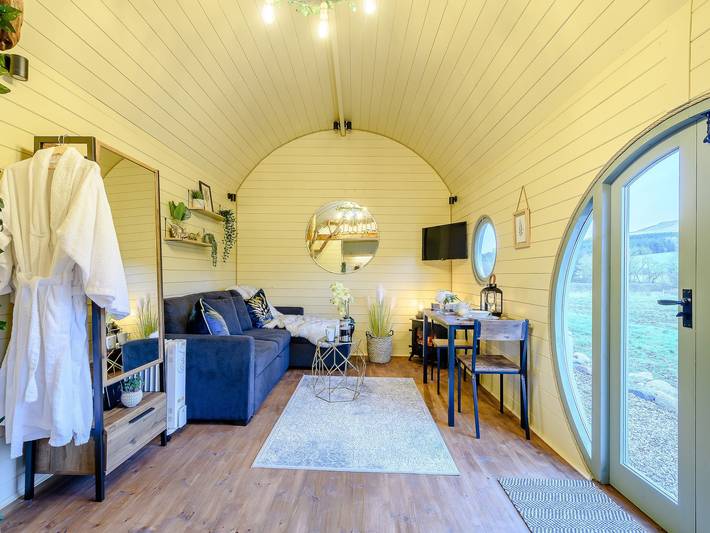 Log cabin for 2 people, with garden, with pets in Ayrshire