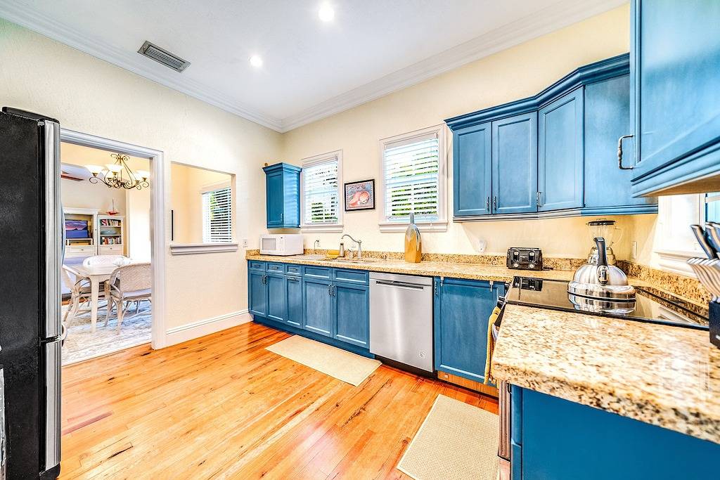 Heated Pool! 1 Mile To Beach & Atlantic Avenue! in Delray Beach, Palm Beach County