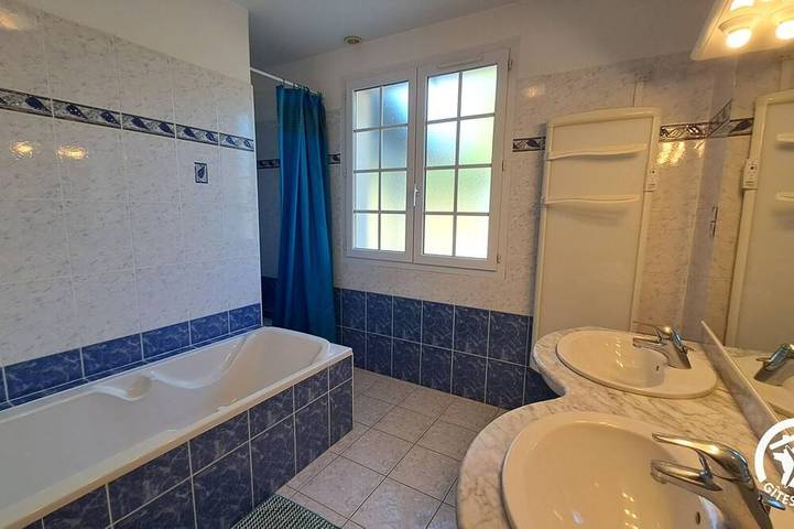 Location de vacances pour 6 personnes, avec piscine et jardin à Montdurausse - 4