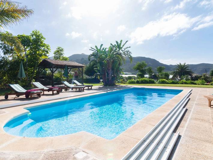 Chalet para 4 personas, con terraza además de jardín y piscina en Tenerife