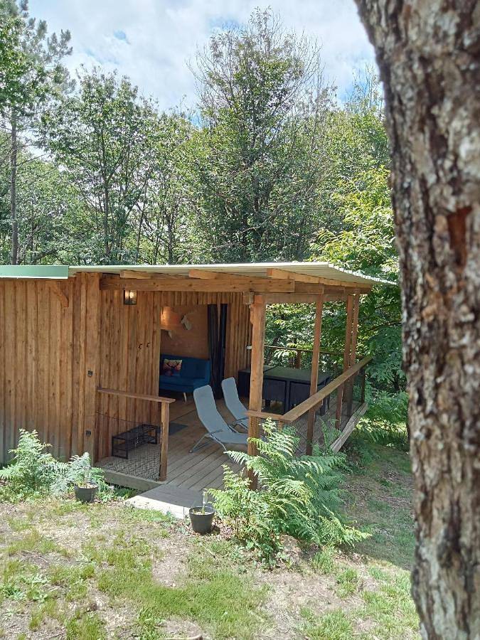 Gîte pour 4 personnes, avec jardin, adapté aux familles dans Bélus