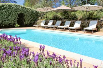 Location de vacances pour 6 personnes, avec terrasse et jardin, animaux acceptés à Saint-Antonin-du-Var