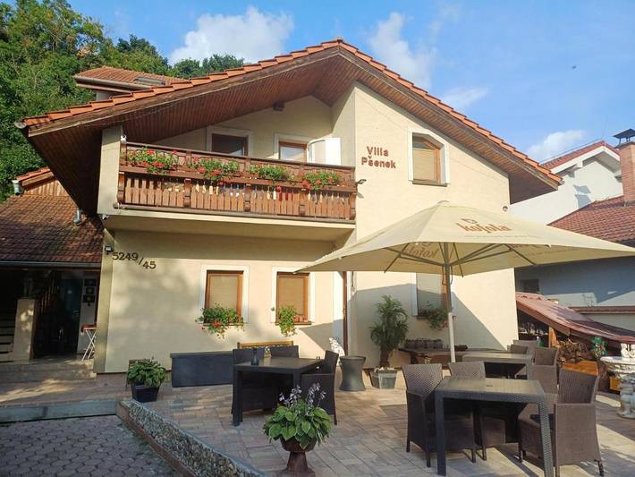 Appart’hôtel pour 2 personnes, avec jardin et sauna, animaux acceptés