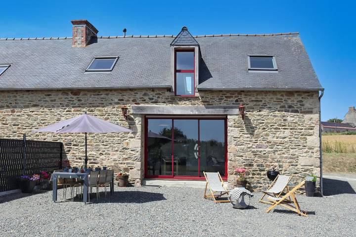 Location de vacances pour 4 personnes, avec vue et terrasse à Ploëzal - 2