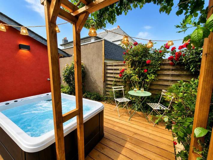 Location de vacances pour 4 personnes, avec Jacuzzi et Terrasse ainsi que Jardin et Piscine dans Plage de Port Blanc-Kerroch