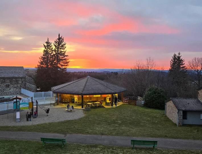 Parc de vacances pour 8 personnes, avec piscine et jardin en Auvergne - 3
