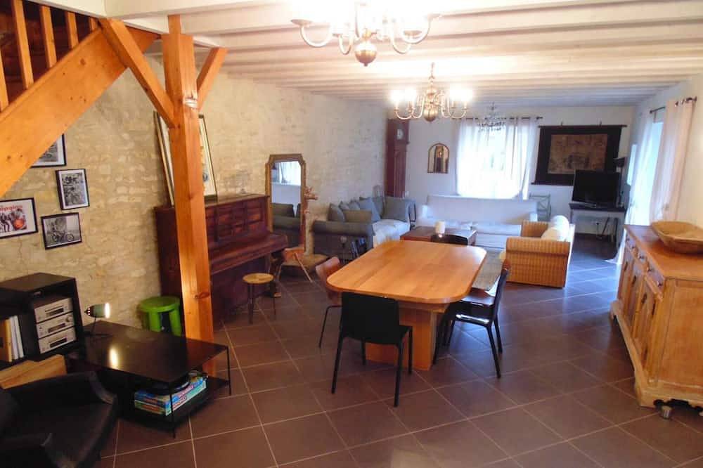 Le Grand Clos - Saint-Martin-La-Pallu in Charrais, Vienne (France)