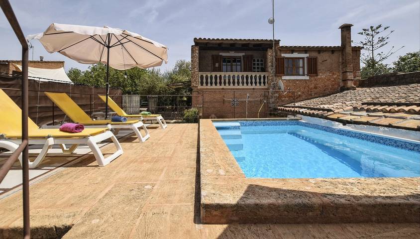 Ferienhaus 'Montserrat' mit Bergblick, privatem Pool und WLAN in Manacor, Mallorca Osten