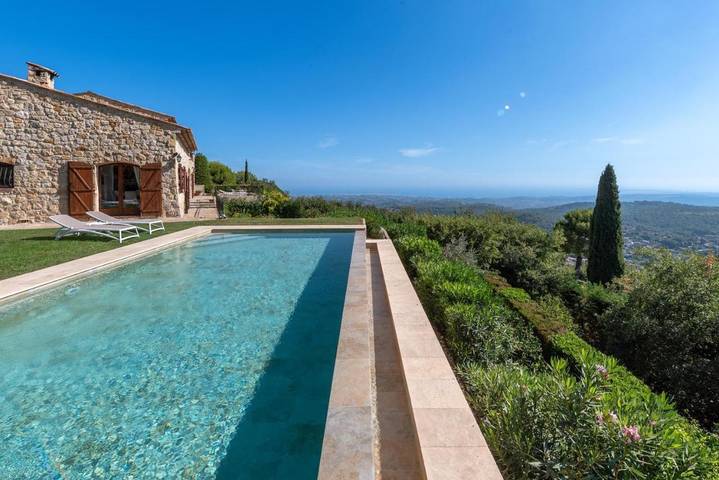 Appartement de vacances pour 3 personnes, avec Terrasse et Jardin ainsi que Piscine et Vue à Vence