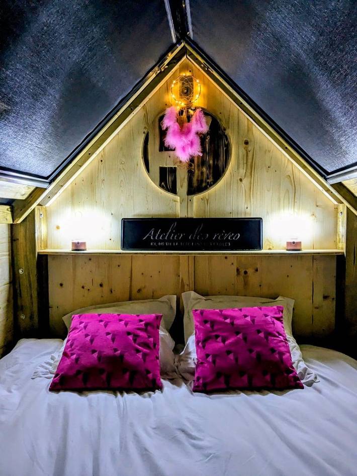 Gîte pour 2 personnes, avec Jacuzzi et Terrasse ainsi que Piscine et Sauna