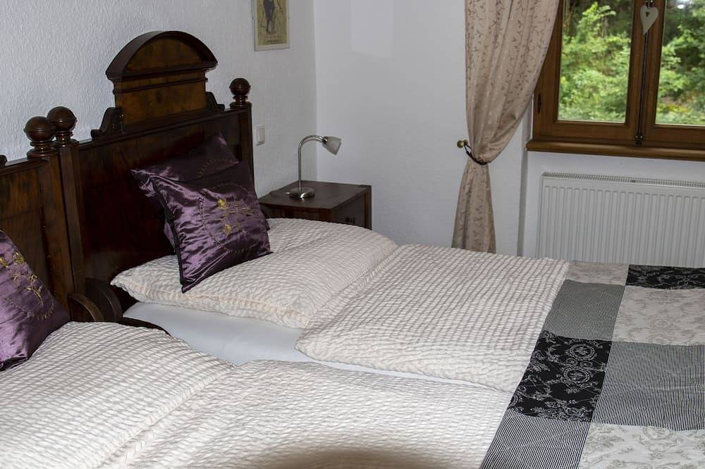 Ganze Wohnung, Kutscherhaus am Weiher- ländliche Ruhe und Erholung im Westerwald in Hundsdorf, Westerwald