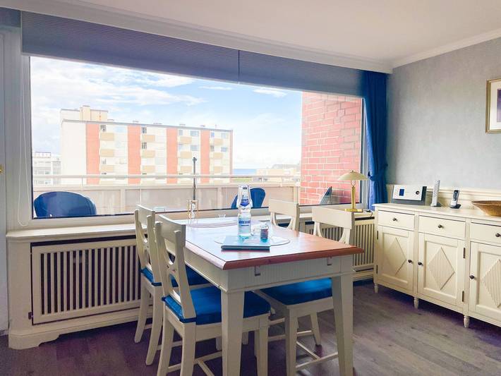 Ganze Wohnung, 2-Zimmer-Apartment mit überdachtem Balkon und "kleinem" Meerblick in Westerland in Westerland, Sylt (Gemeinde)