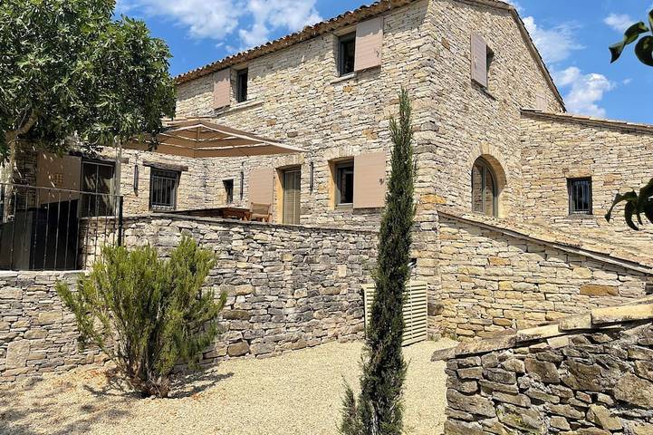 Gîte pour 9 personnes, avec Jardin à Revest-Saint-Martin