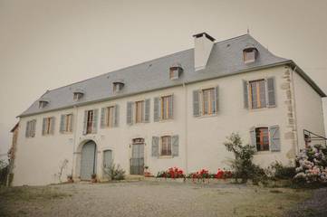 Cottage pour 3 personnes, avec terrasse ainsi que vue et jardin à Monein