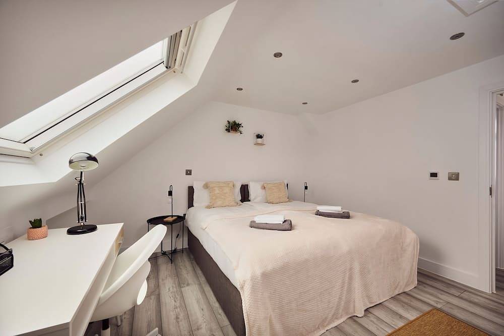 Ganze Wohnung, New Flat~Free Parking~~Workspace in Luton, Chiltern Hills