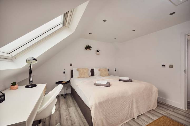 Apartamento entero, New Flat~Free Parking~Ps4~Workspace in Luton, Chiltern Hills