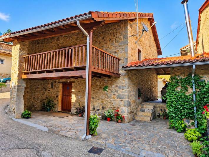 Casa rural para 10 personas, con Terraza y Vistas en Parque Regional de la Montaña de Riaño y Mampodre - 2