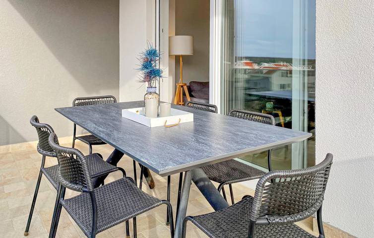 Apartamento vacacional entero, Acogedor apartamento cerca de la localidad de Pag: a 200 m de la costa, con terraza y aparcamiento incluidos in Šimuni, Pag