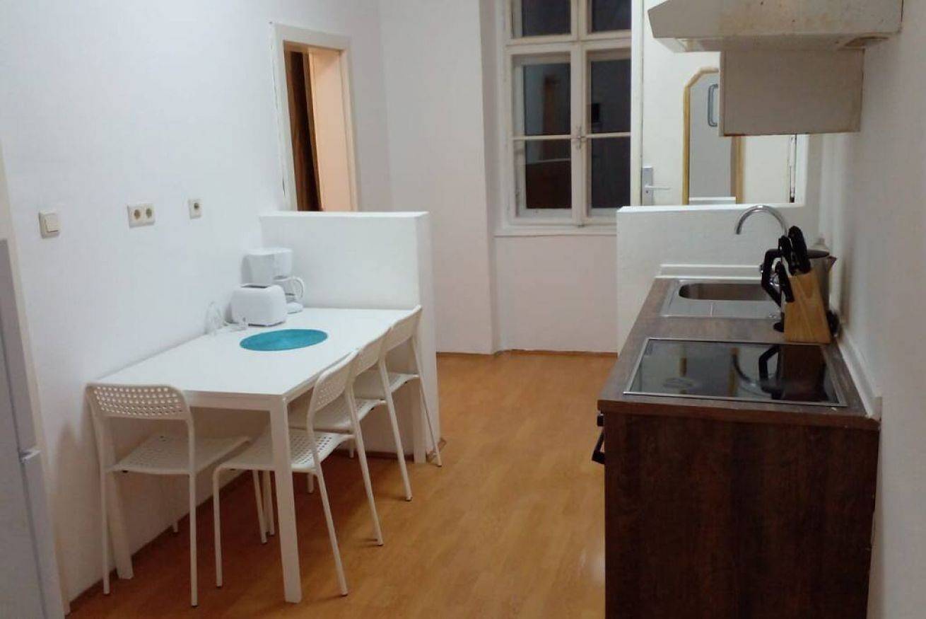 Entire apartment, Spacious 2Br Apt. @ Wiener Stadthalle/Well Located in Vienna, Vienna Woods