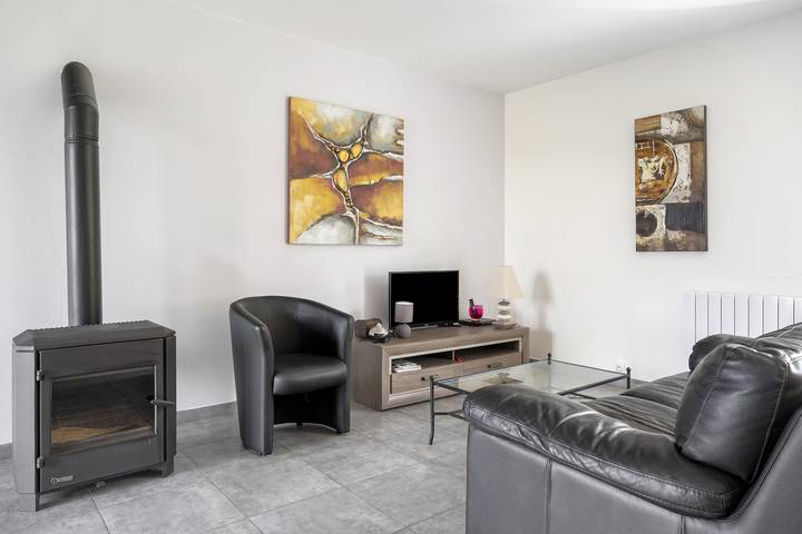 Gîtes des Lacs – L'Oranger mit Gemeinschaftspool, Sauna, Whirlpool, privater Terrasse & Wlan in Jugon-les-Lacs, Dinan und Umgebung