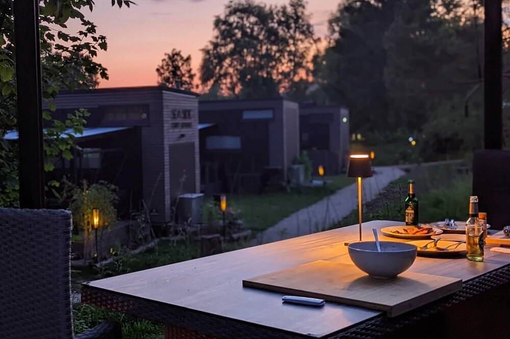 Cozy Tiny House with large terrace directly on the lake. Barbecue and kayaks included in Salzhemmendorf, Hannover und Umgebung