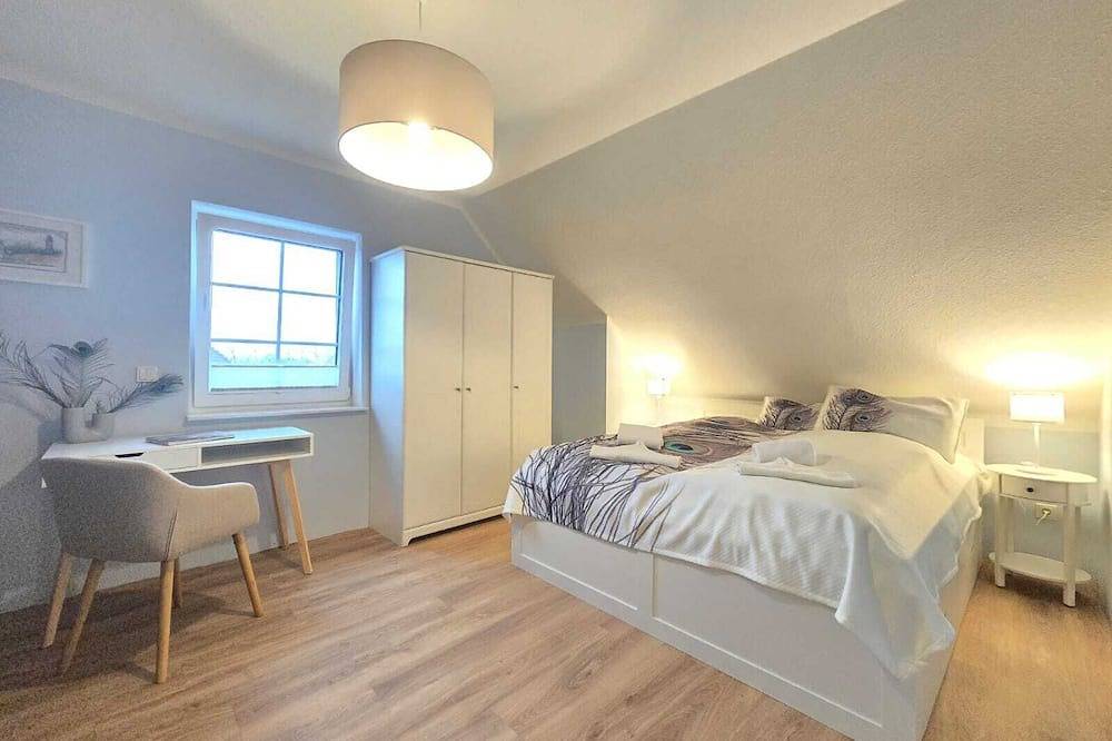 Friesenkate Backbord: Modernes Ferienhaus mit eingezäuntem Garten und Terrasse in Hagermarsch, Landkreis Aurich