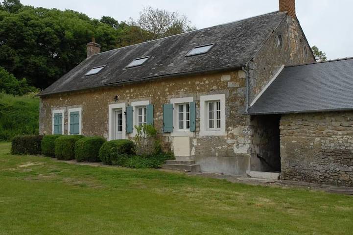 Gîte pour 8 personnes, avec jardin à Pontvallain