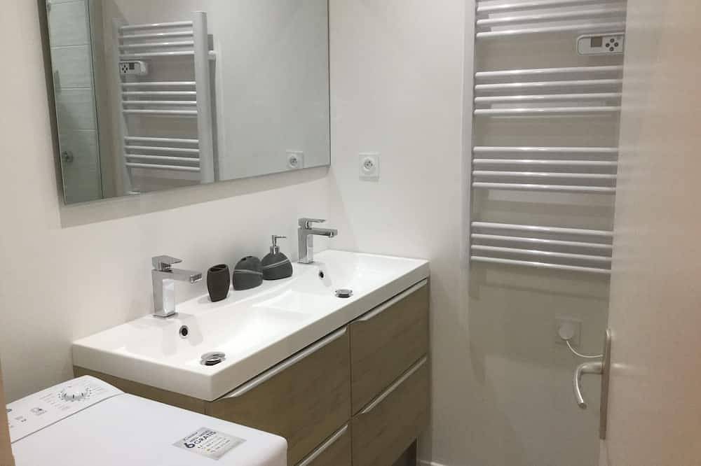 Appartement entier, 3 chambres en lit double dans un appartement entièrement rénové, Clim,<br>lit bébé in Clermont-Ferrand, Parc naturel régional des Volcans d'Auvergne