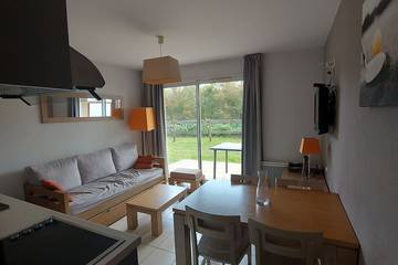 Gîte pour 2 personnes, avec piscine et terrasse dans Golf Club des Sables d'Or
