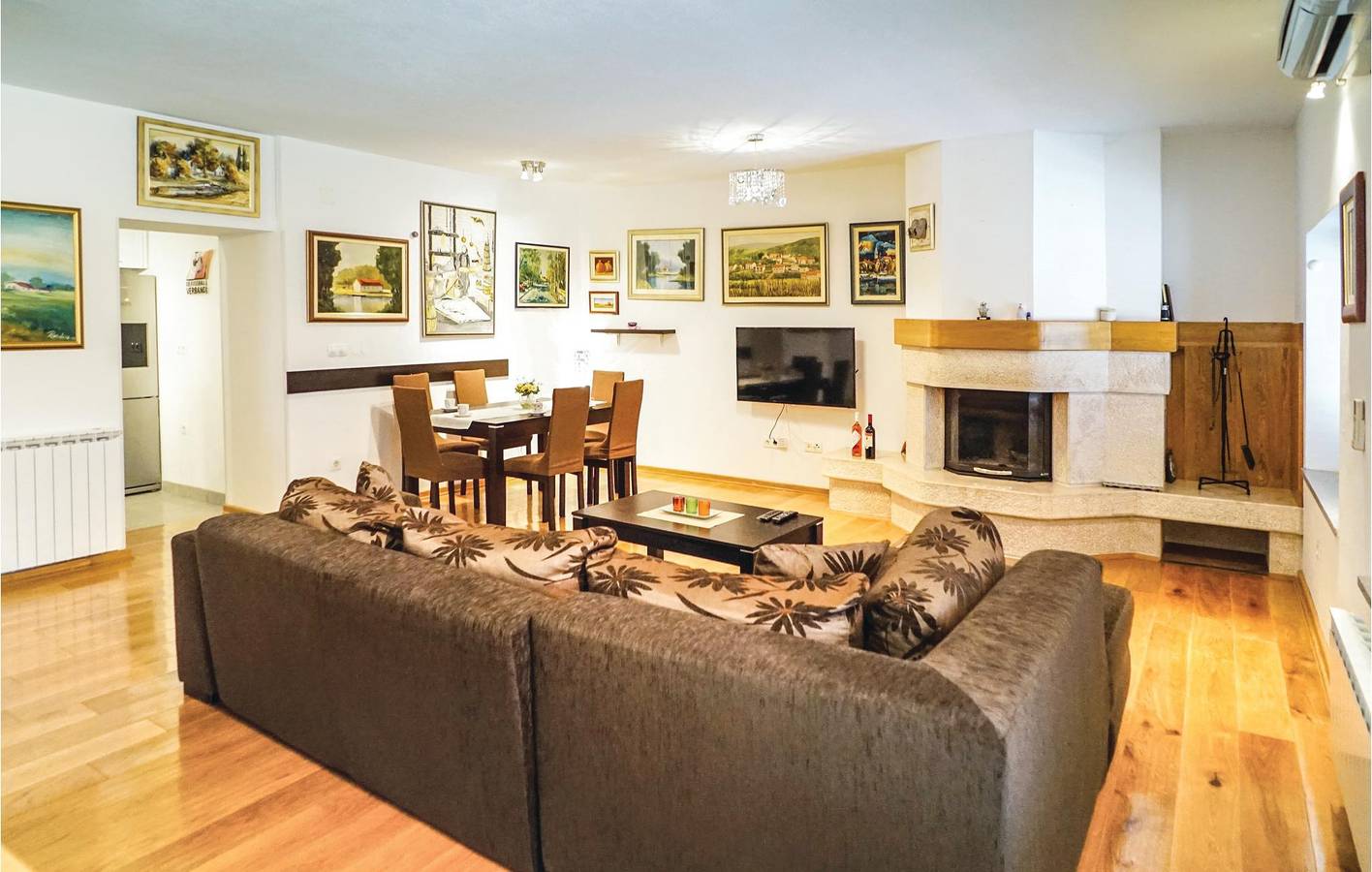 Charmante 225 m² große Wohnung mit Pool, Terrasse und WLAN in Imotski, Makarska Riviera