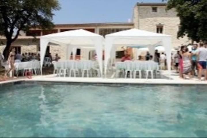 Location de vacances pour 23 personnes, avec vue ainsi que jardin et piscine, animaux acceptés à Rians - 4