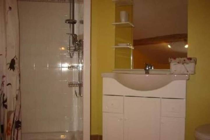 Gîte pour 6 personnes, avec terrasse et piscine à Montaren-et-Saint-Médiers - 4