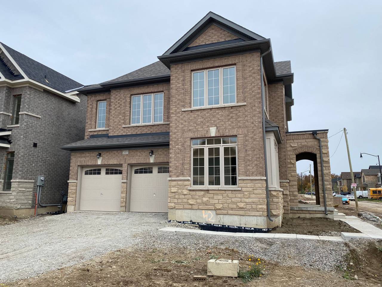 Haus in Brampton mit privatem Parkplatz in Brampton, Lago Ontario (Kanada)