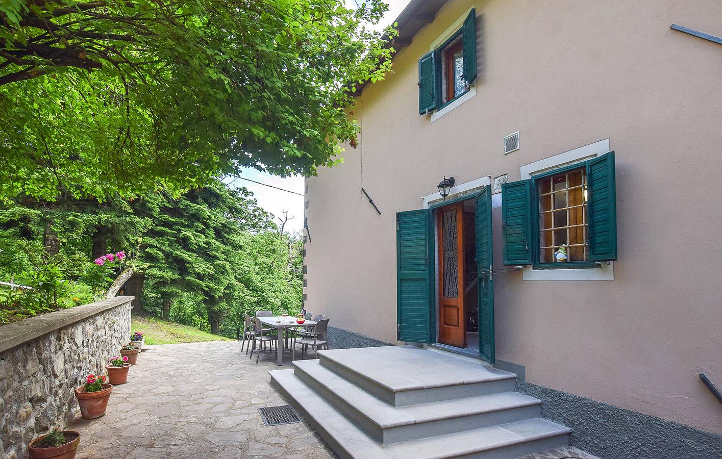 Charmante Wohnung mit Garten in der Nähe von Torrente Corsonna in Barga, Lucca Provinz