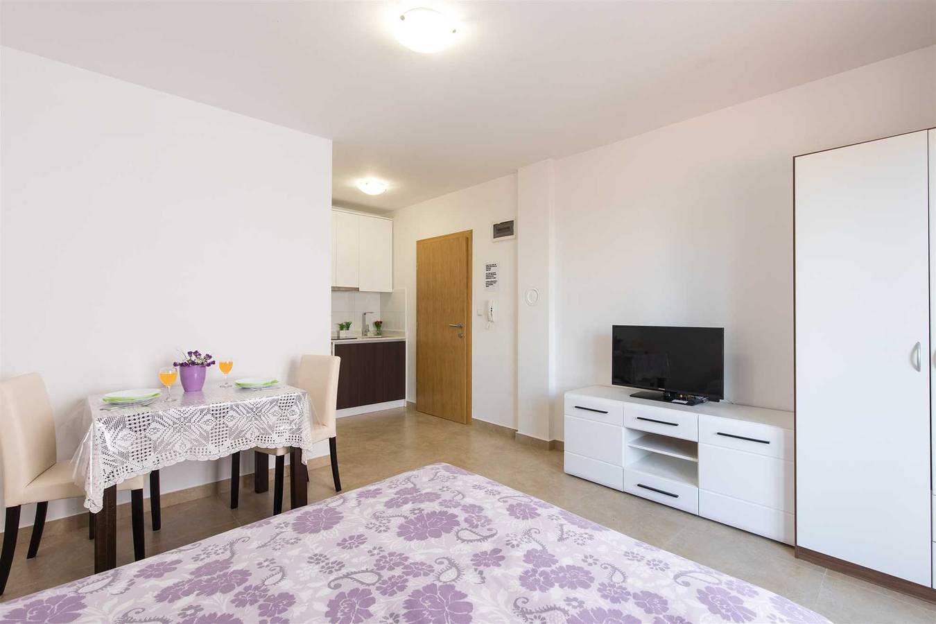 Ganze Wohnung, Studio-Apartment Nino 1 in Malinska-Dubašnica, Krk