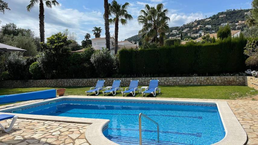 Chalet para 6 personas, con piscina además de terraza y jardín, Familias con niños en Provincia de Gerona - 3