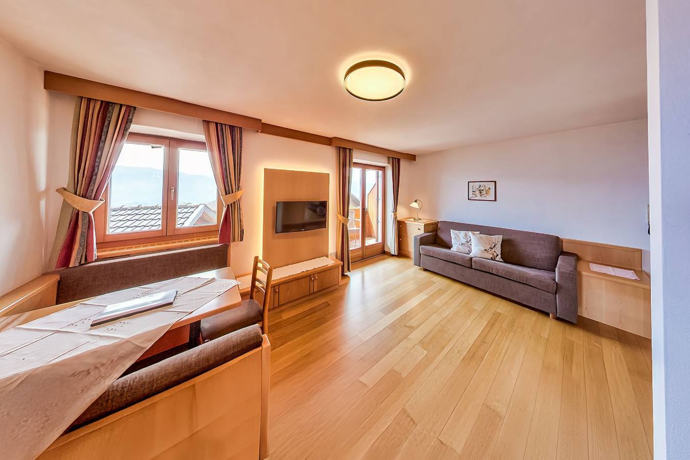 Appartement entier, Appartement de vacances "Mölten" avec vue sur la montagne, Wi-Fi, balcon et jardin in Salonetto, Meltina