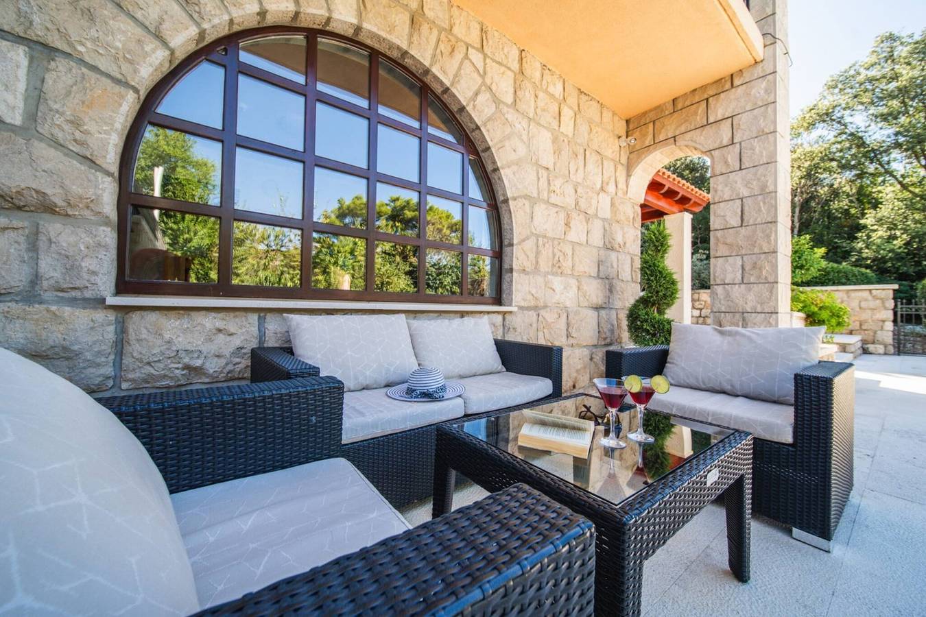 Luxury Beachfront Villa Dubrovnik Oasis with Pool in Mandrač, Grad Dubrovnik