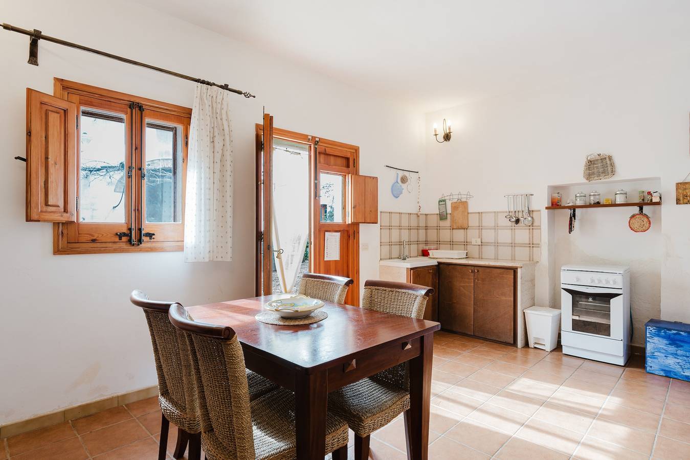 Ferienwohnung 'Geranio' mit Gemeinschaftsgarten, Wi-Fi und Klimaanlage in Castelluzzo, Custonaci