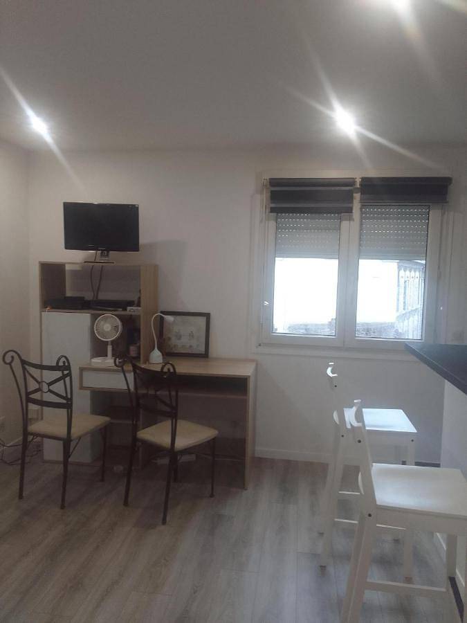Appartement entier, Studio Apartment in Sarcelles, Val-d'Oise
