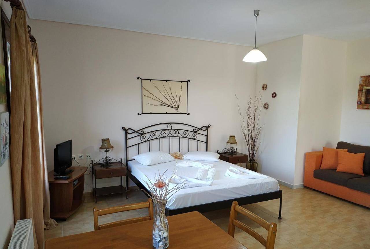 Apartamento entero, Gaea Gardens Studios in Petra (desambiguación), North Aegean Islands