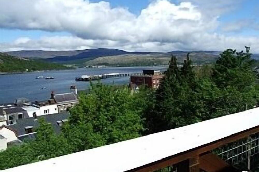 Entire apartment, Self Catering Apartment with Unrivalled View over Town and Loch in Nevis Range, Fort William