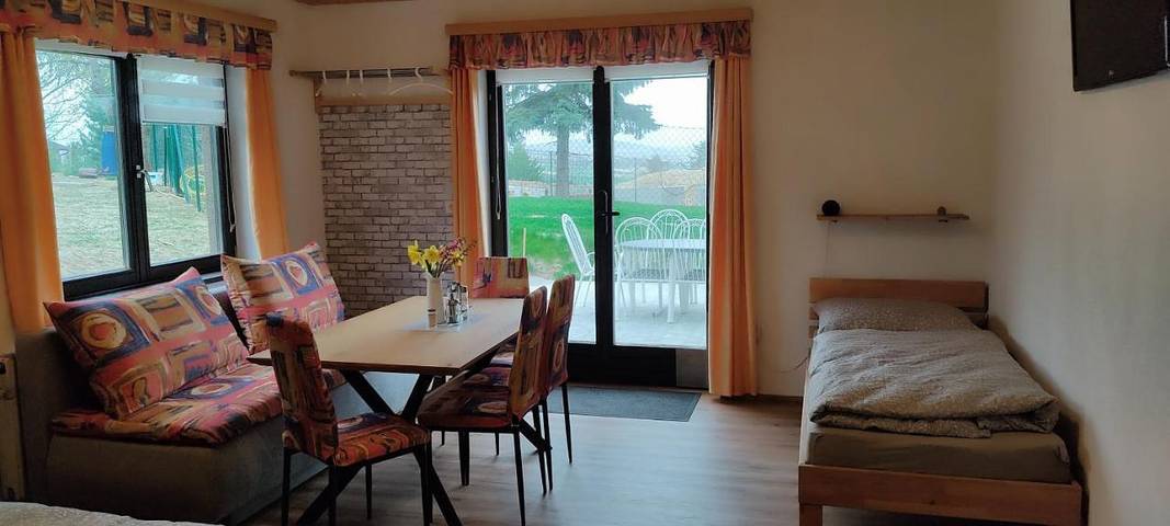 Gîte pour 3 personnes, avec vue ainsi que jardin et piscine dans Korneubourg - 4