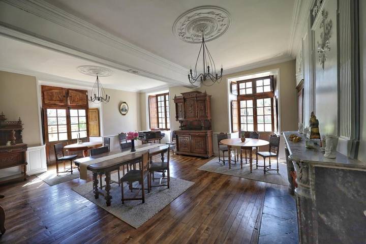 Location de vacances pour 5 personnes, avec vue ainsi que piscine et jardin, animaux acceptés à Ménil - 2