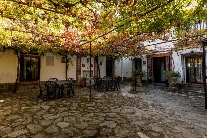 Casa rural para 10 personas, con piscina además de jardín y vistas en Monachil - 2