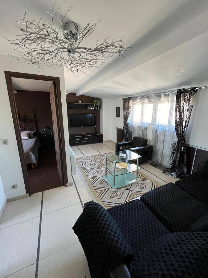 Appartement entier, One-Bedroom Apartment in Villemomble, Seine-Saint-Denis