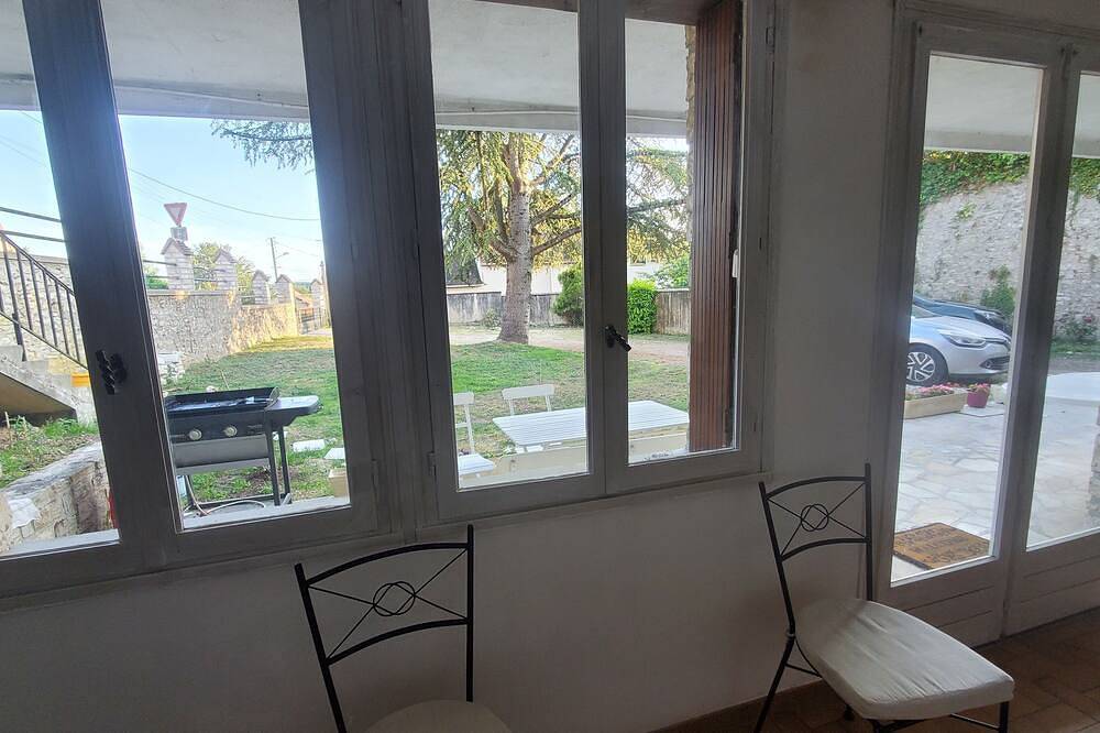 Apartamento entero, Single-storey apartment, 5 minutes from town center, terrace, south-facing in Provins, Sena y Marne