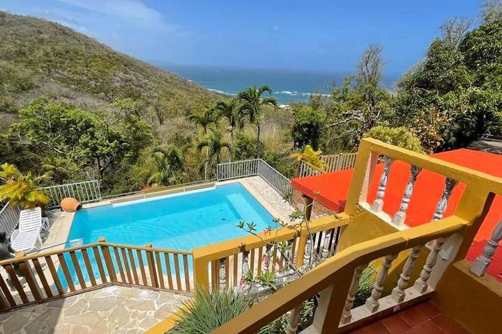 Villa pour 8 personnes, avec vue ainsi que piscine et terrasse